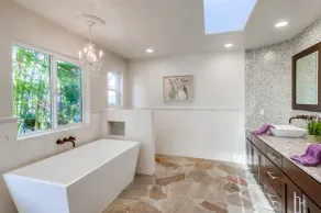Private Villa with Infinity Pool and Game Room - Image 4