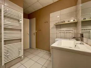 Cozy nature getaway: Renovated 3-bed house, garden, near hiking & activities in Saint-Julien-Molhesabate - Image 2