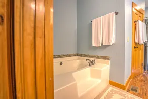 Spectacular Creek-side Mountain Home with Private Trail to Panthertown Valley - Image 4