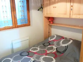 Cozy 1BR Apartment with Balcony, Ideal for Hiking, Sleeps 4 - Image 4