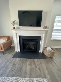Beautiful new home with lake view near hiking trails - Image 3