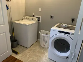 Wunderschönes, frisch renoviertes Haus am Norris Lake, nur wenige Minuten von allen Annehmlichkeiten entfernt! - Image 2