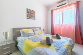 Spacious Penthouse w Side Sea View - Image 4