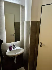 140 sqm penthouse apartment for up to 6 people with roof terrace in the city center - Image 4