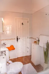 Bonita moradia de 3 quartos com piscina aquecida, em uma quinta perto do mar. - Image 2