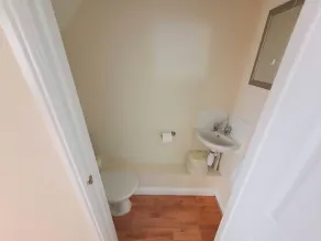 2-bedroom House Near Town With Superfast Wi-fi - Image 5