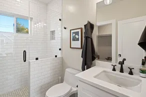 Modern 1BR in Historic Folsom, near top attractions - Image 4