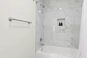 Contemporary 1BR, Fast WiFi, Pet-Friendly - Image 4
