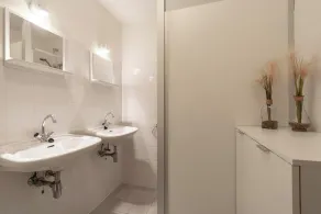 Elegant apartment with balcony - Image 2