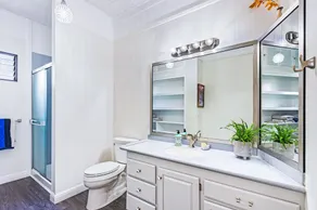 Newly Renovated Modern Cottage: Walk into Historic Wailuku Town! - Image 3