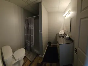 Cozy 1Bedroom in the heart of Historical Downtown Medford - Image 2