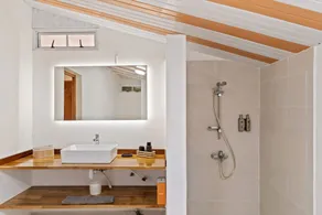 2BR Moorea Retreat with Private Canal & BBQ - Image 3