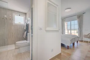 Ein modernes Penthouse (110 m2) mit Meer- und Poolblick, 3 Schlafzimmern und 2 Bädern - Image 3