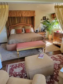 1920's Spanish Colonial romanic villa, minutes from the beach - Image 3