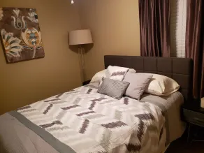 Waterfront 4 bedroom. Discount available for extended or monthly rentals! - Image 5