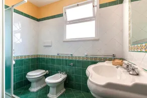 Apartamento con dos dormitorios y vistas al mar - Image 2