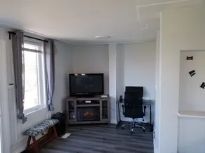 Tranquil 3-bedroom lakefront get away - Image 3