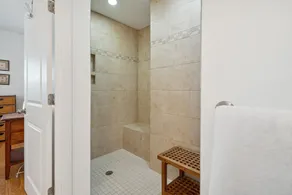 Walk to beach, screened porch, single level, updated kitchen and baths! - Image 3