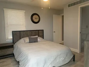 Modern lakefront 3BD/3BR house breathtaking views - Image 3