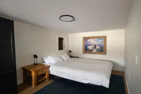 Spacious private king suite steps to DT Banff - Image 3