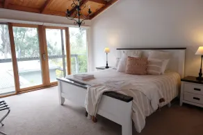 Paradise Retreat Lakehouse - Image 5