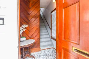 New Coastal Rose - Bright Loft with High Ceilings - Image 2