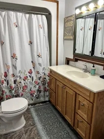 Peaceful cabin on 10 acres w/ pond - close to Prairie Creek Reservoir - Image 5