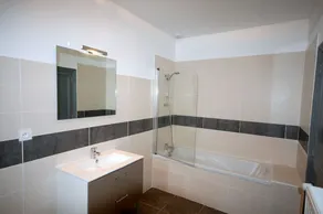 1860'erne Stone Villa House med stor privat opvarmet pool i French Village Center - Image 2