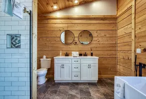 Smoky Lake Retreat 3 Bedroom Cabin by RedAwning - Image 3