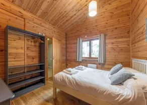 Spacious and comfortable lodge with contemporary styling. - Image 5