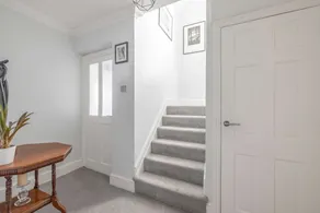 Host & Stay - Meadow Way - Image 2