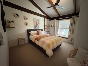 Country retreat 4 bedroom on an acre of lush gardens luxury outdoor area.  - Image 5
