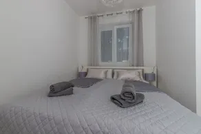 Holiday apartment with sea view and pool - Image 4