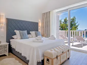 Villa con internet de alta velocidad y piscina privada | Vistas al agua - Image 5