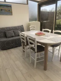Holiday home 5 minutes from the beach - Image 3