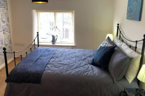 2 Bed Cottage - Sleeps 5 - Pets - Garden - Parking - Image 4