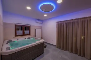 Villa Luna - Pool and Wellness - Image 3