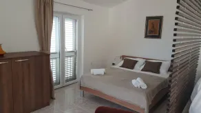 Villa Andrea , Haushälfte direkt am Meer, hauseigener Strand, Bootsanlegestelle - Image 3