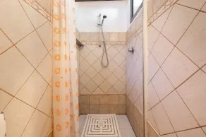 Komfortabel villa nær den fortryllende strand - Image 2