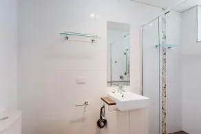 Coastal Escape with comfort and convenience - 2BR/2BA, Balcony, WiFi & Parking - Image 3