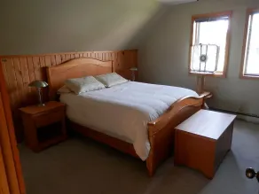 Cabine au bord du lac 3BR / 2BA, vues magnifiques sur la baie, quai, salle de jeux, foyer - Image 3