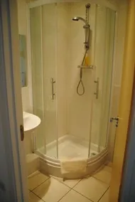 Stylish 2 bedroom apartment close to Windsor town centre - Image 3