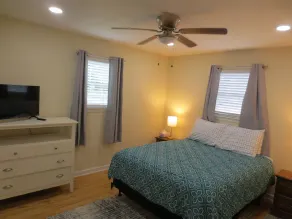 2 Bedroom Apartment Near Downtown Durham - Image 5