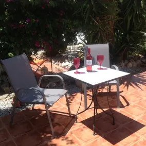 Detached  2 bedroom villa sleeps  4/5< br>Free WiFi - Image 3