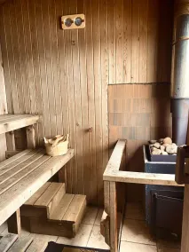 Beautiful south facing lakefront cottage with sauna & hot tub on Big Cedar Lake! - Image 2
