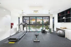 ZenLux: 4BR Bayview Mansion Infinity Pool + Cinema - Image 3