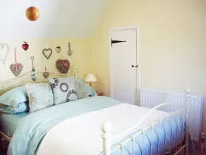 Quaint Village Location With Beautiful English Cottage Garden - Image 4
