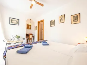 Stunning private villa for 6 people with WIFI, private pool, TV and terrace - Image 4