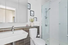A Cozy 2BR Apt with Harbour Views and FREE Parking - Image 5