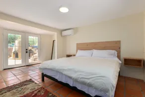Private,romantic and charming mid-century cottage with panoramic views - Image 5